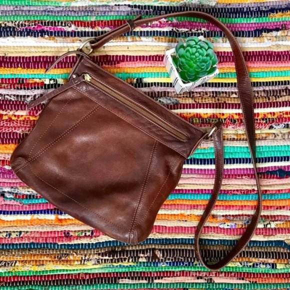Liz Claiborne ~ Leather crossbody bag - Picture 1 of 6